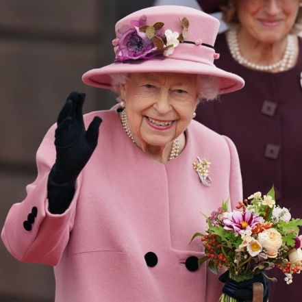 Ей нужен отдых: королева Елизавета отменила свою поездку в Северную Ирландию по совету врача - фото №2
