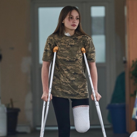 "Я закрыл глаза и приготовилась к смерти": история 19-летней Русланы Данилкиной, которая потеряла ногу на войне - фото №1