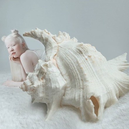 Неземные! Сестры-альбиносы из Казахстана стали востребованными моделями (ФОТО) - фото №2