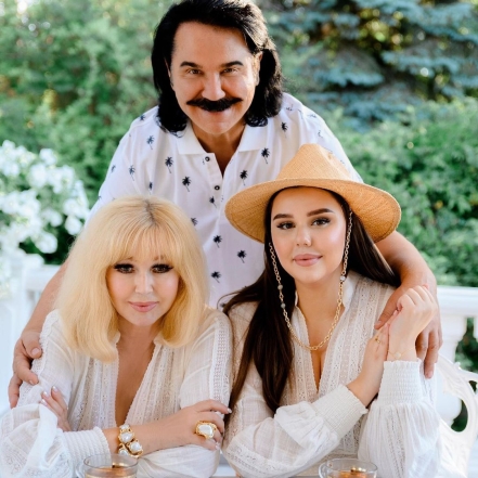 Павел Зибров с женой и дочерью Дианой, фото
