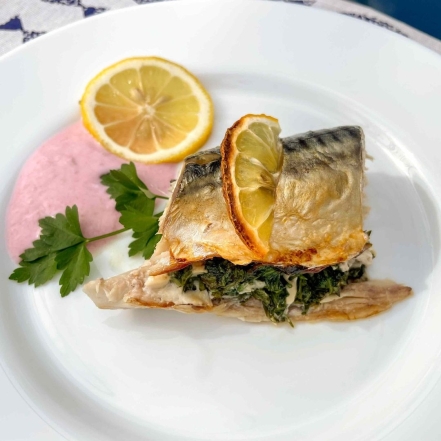 Запеченная скумбрия в духовке: простой рецепт вкуснейший рыбки с лимоном - фото №1