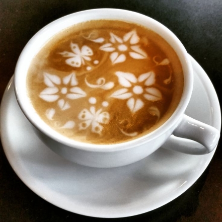 Рисуем на кофе: красивые идеи картинок в чашке (ВИДЕО) - фото №14