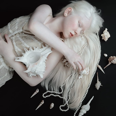 Неземные! Сестры-альбиносы из Казахстана стали востребованными моделями (ФОТО) - фото №5