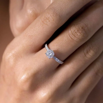 Бриллиантовое кольцо, фото