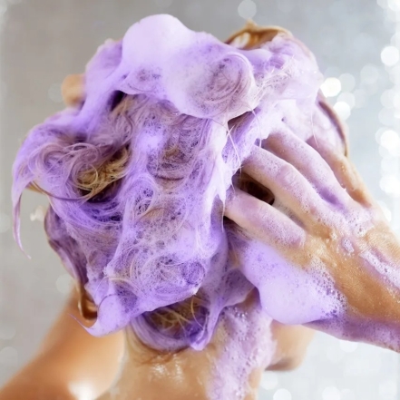 Навіщо потрібні кольорові шампуні? Дізнайтеся, як користуватися цими продуктами, щоб волосся виглядало розкішно - фото №1