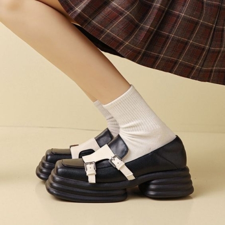 Мода сделала новый виток: в тренды ворвалась "бабушкина" обувь с квадратным носком (ФОТО) - фото №8
