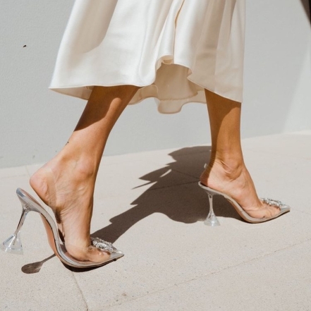 Балетки, босоніжки на зав'язках та стиль Барбі: експерти назвали 5 пар модного взуття на літо 2023 року (ФОТО) - фото №8