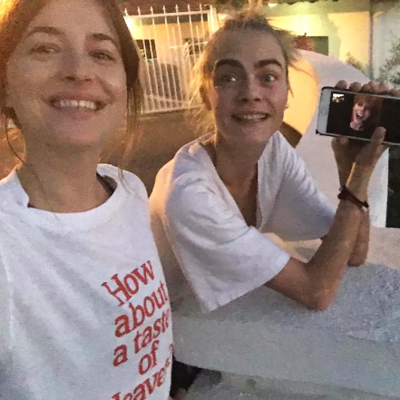 Дакота Джонсон і Кара Делевінь, фото