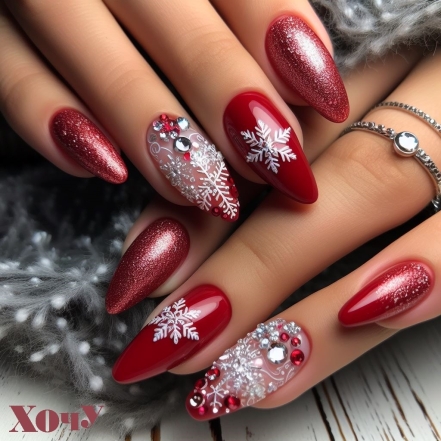 Самый модный декор красных ногтей: делаем стильный маникюр на зиму 2024 (ФОТО) - фото №8