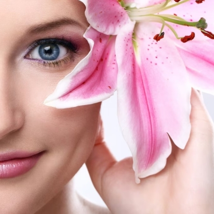 Словно персик: роскошный макияж для женщин с теплым оттенком кожи - фото №1