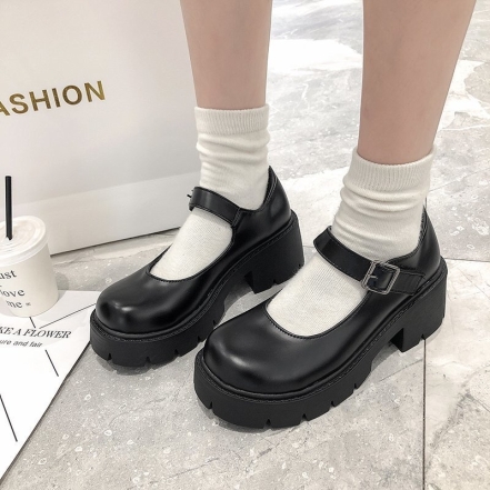 Мері-Джейн і стилет: дизайнери показали наймодніші туфлі вересня 2023 (ФОТО) - фото №4