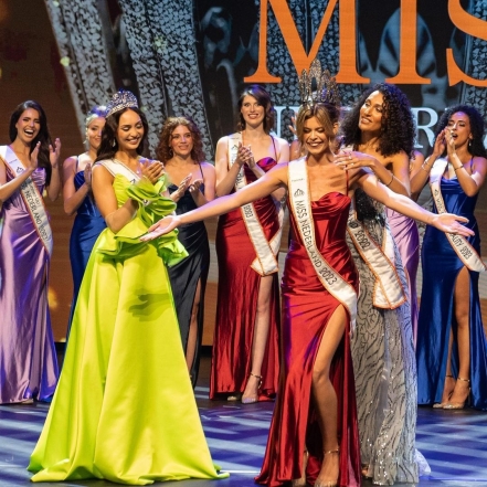 Трансгендерная женщина впервые в истории победила на конкурсе "Мисс Нидерланды" - фото №1