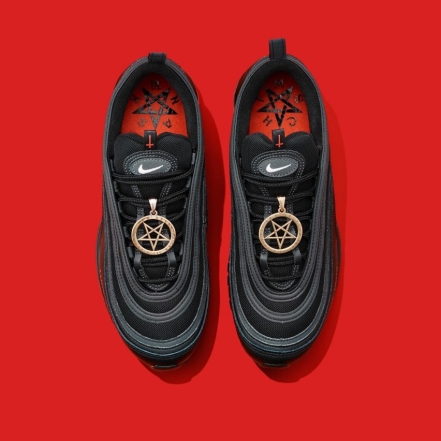 Рэпер Lil Nas X выпустил "сатанинские" кроссовки: Nike подали на него в суд (ФОТО) - фото №2