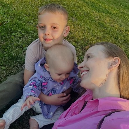 Анна Сагайдачна з дітьми, фото