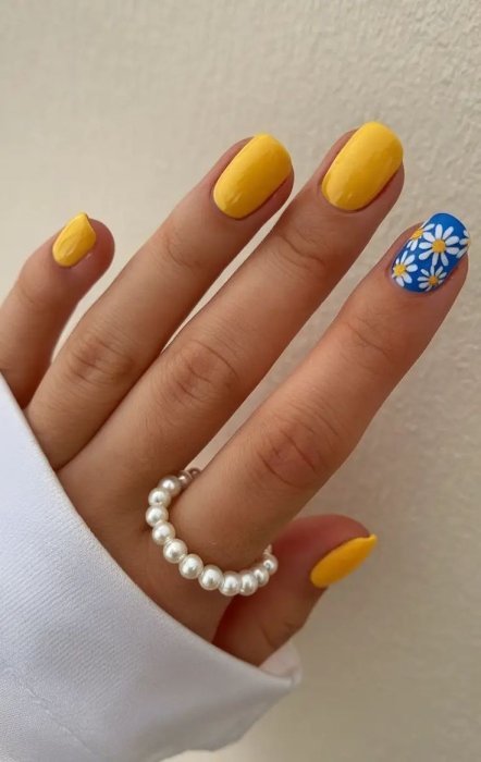 Маникюр в патриотическом стиле в День Независимости Украины