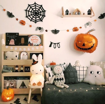 Весело и ярко: идеи декора детской комнаты на Хэллоуин 2023 (ФОТО) - фото №19