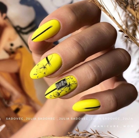 Жовті нігті з чорним декором, фото
