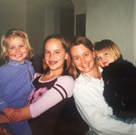 Дакота Джонсон в дитинстві, фото