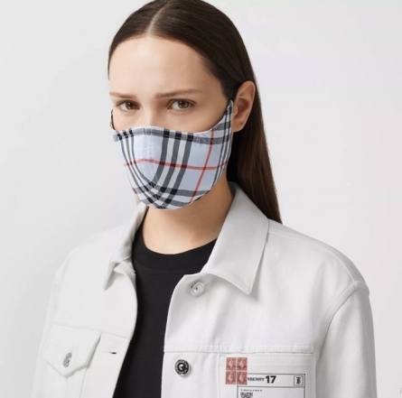 Burberry представили противомикробные маски. Сколько стоит модная защита? (ФОТО) - фото №1