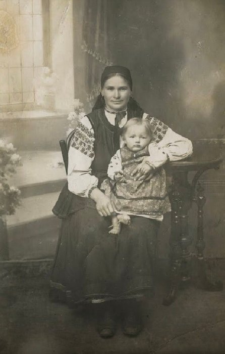 Українські матері початку XX століття — опубліковано цікаві архівні фото