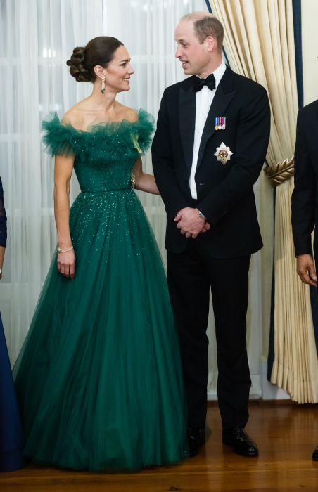 Кейт Миддлтон в пышном зеленом платье.