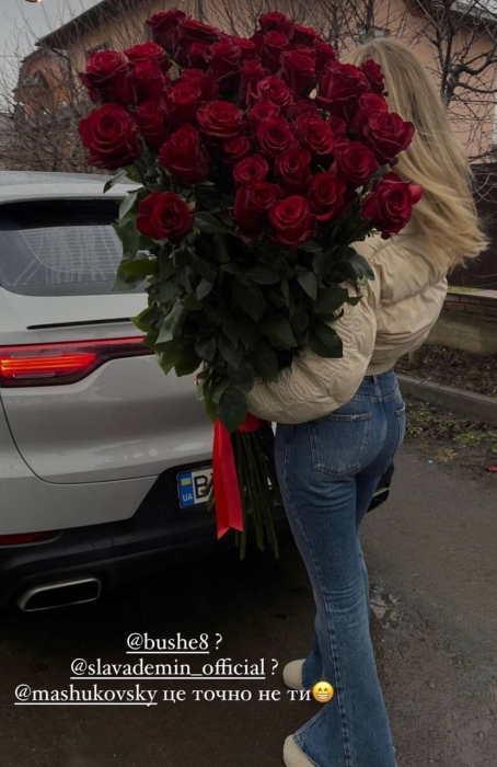 Леся Никитюк похвасталась шикарным букетом роз: в Сети ищут тайного поклонника теледивы - фото №3
