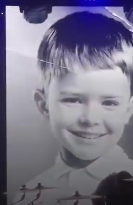 Верка Сердючка сняла звезду с головы и загадала желание.