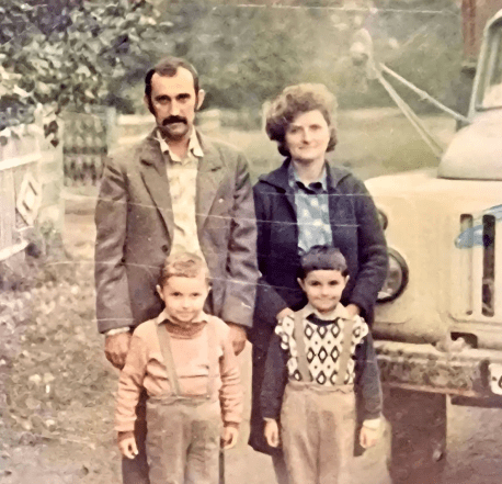 Тарас Стадницкий и его родители, фото