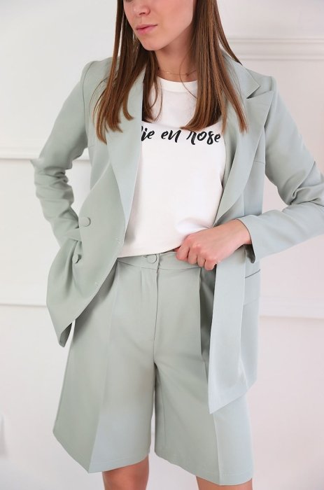 Что надеть на 1 сентября старшекласснице — образы со штанами и шортами