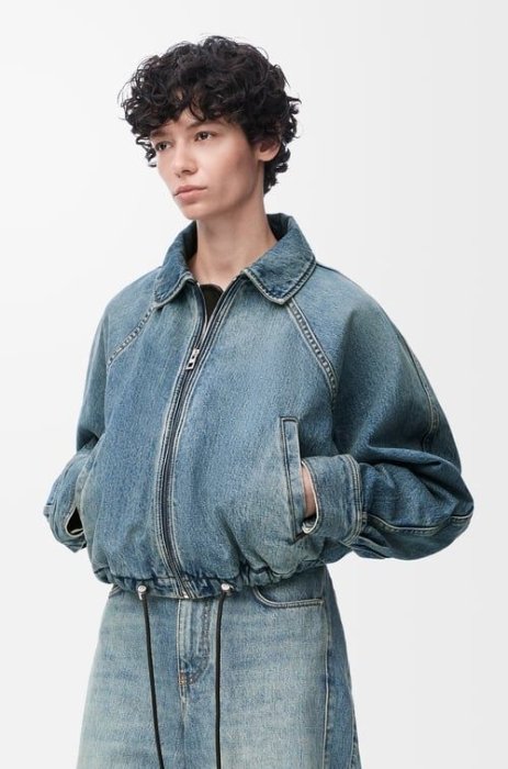 Модні джинсові речі на весну 2026 - фото