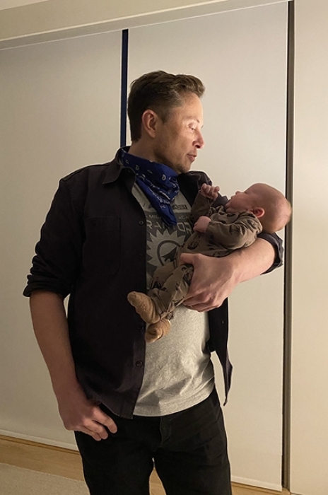 Илон Маск показал новое фото с двухмесячным сыном - фото №1