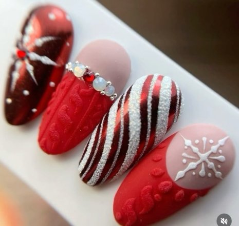 Стильный маникюр на Новый год