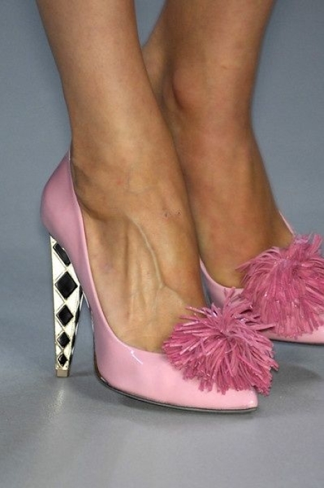 Пора обуть каблуки: популярный стилист представил самую модную обувь на лето 2023 (ФОТО) - фото №3