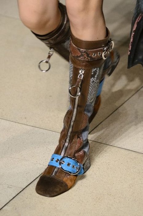 Модные сапоги весна 2026 — фото