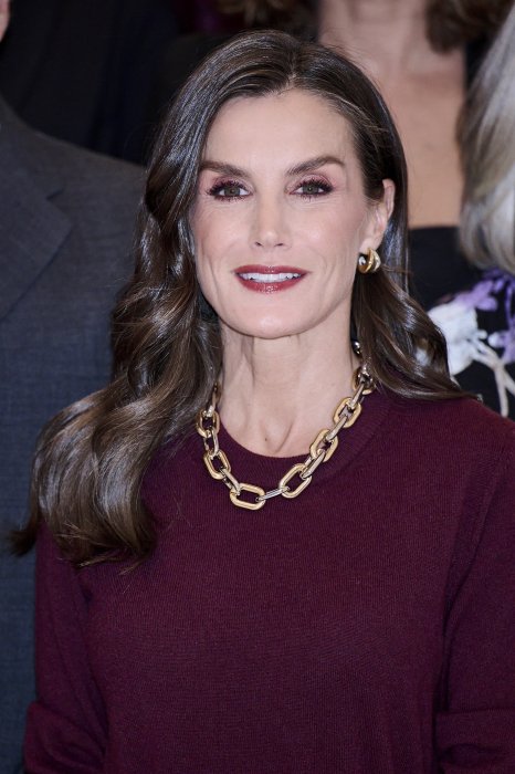 Яке вбрання обрати на Новий рік 2026 - модний приклад від королеви Іспанії