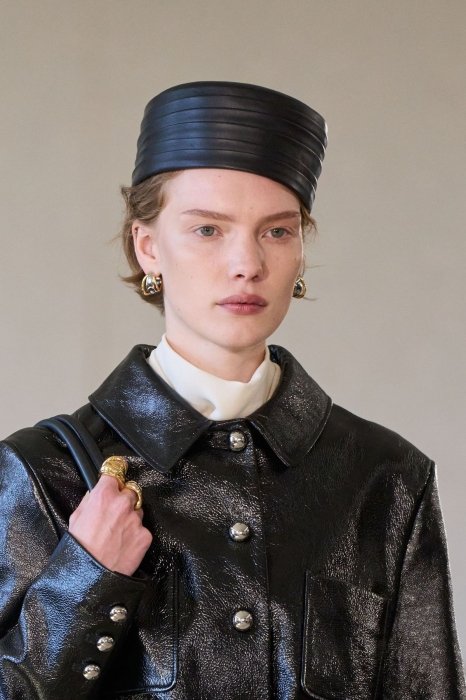 Модные головные уборы весна-лето 2026 — фото