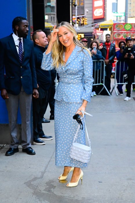 Сара Джессика Паркер сходила на интервью в костюме в горошек – с чем она его соединила