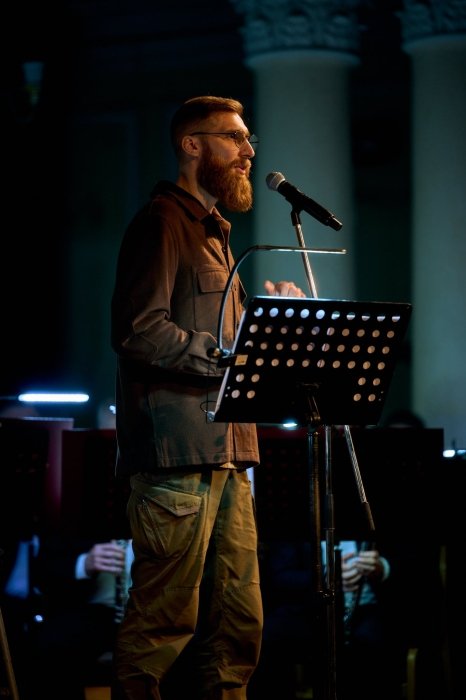 Павло Вишебаба на сцені, фото