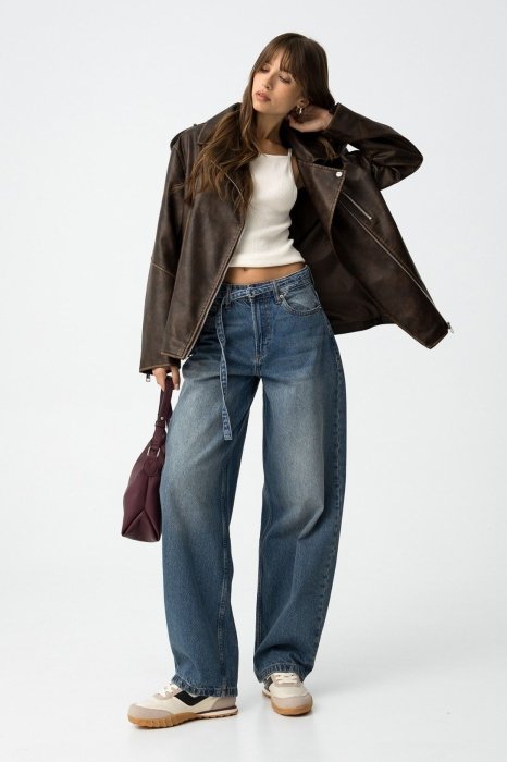 Модні джинсові речі на весну 2026 - фото