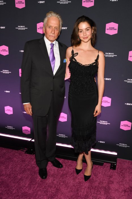 Донька Майкла Дугласа, фото