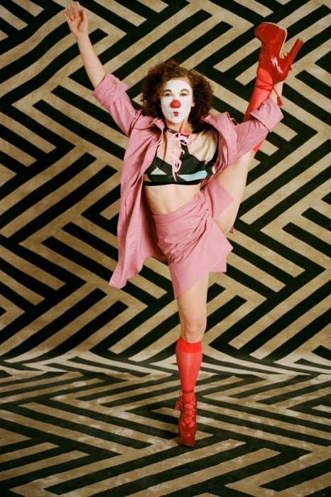 Клоуны и акробаты в новой весенней коллекции Vivienne Westwood (ФОТО) - фото №1
