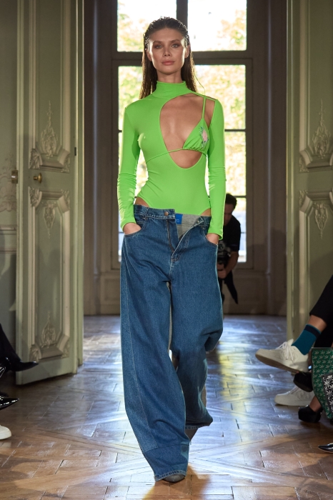 Новая коллекция Андре Тана, посвященная женскому лону, стала сенсацией на Неделе моды в Париже - фото №10