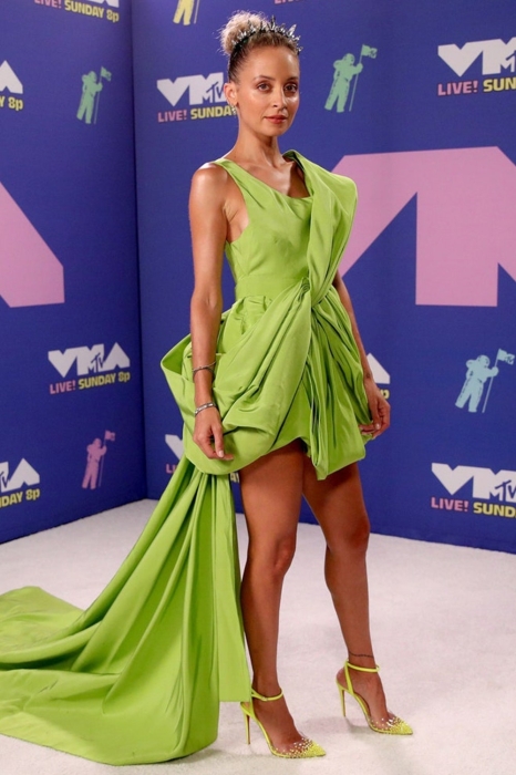 MTV Video Music Awards 2020: лучшие образы звезд с красной дорожки (ФОТО) - фото №11