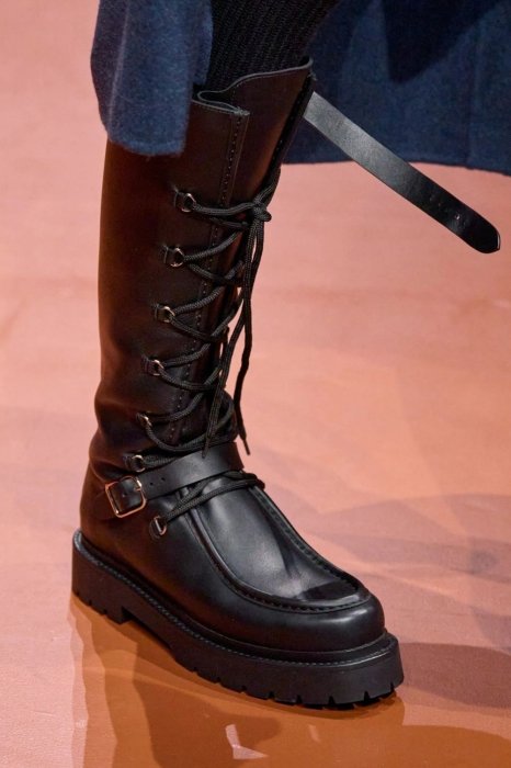 Модные сапоги весна 2026 — фото