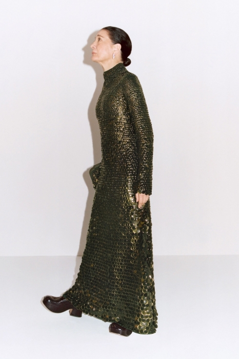Блестящие платья, яркие шубы и много зеленого цвета в новой коллекции Bottega Veneta (ФОТО) - фото №2