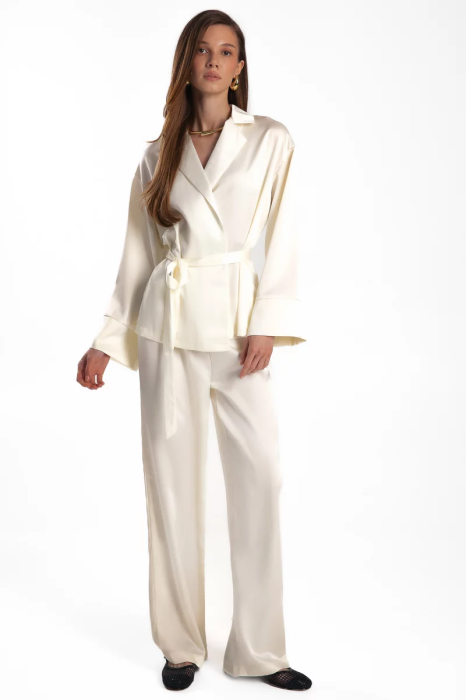 Что надеть на 1 сентября старшекласснице — образы со штанами и шортами