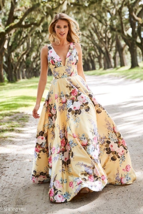 Большие цветы и пышные юбки: дизайнеры представили модные сарафаны для лета 2023 года (ФОТО) - фото №8