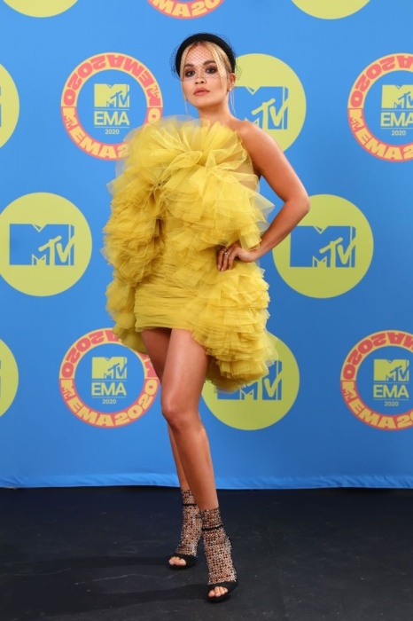 Самые яркие наряды звезд на церемонии MTV EMA 2020 (ФОТО) - фото №1