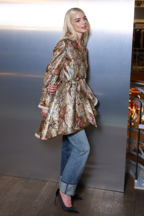 Аня Тейлор-Джой — модний образ з джинсами весна 2026