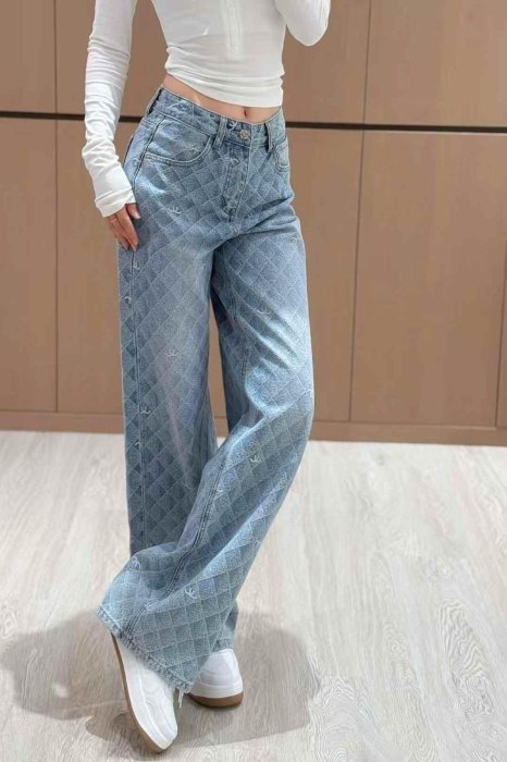 Модні джинсові речі на весну 2026 - фото